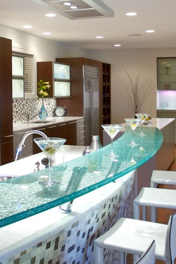 Robbantott üvegpult