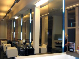 tükör a fodrászszalonban